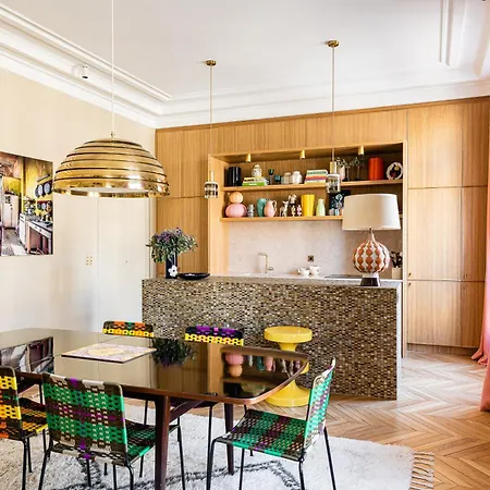 170m Air Conditioned Decor