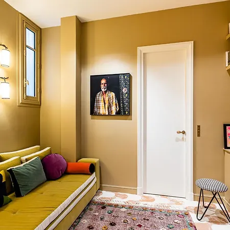 170m Air Conditioned Decor Apartman