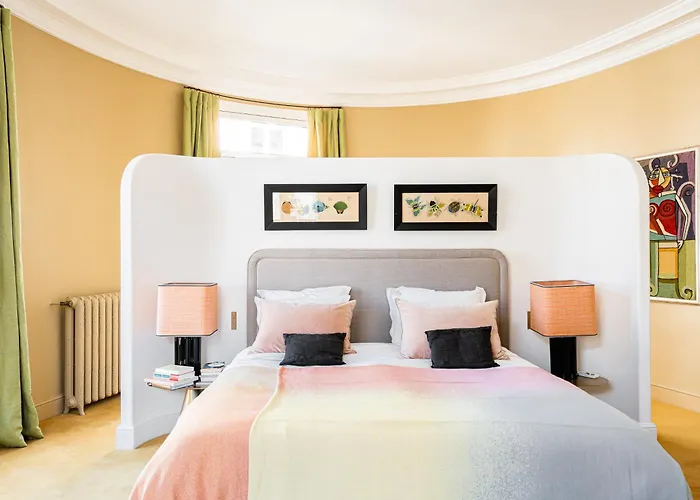 170m Air Conditioned Decor *